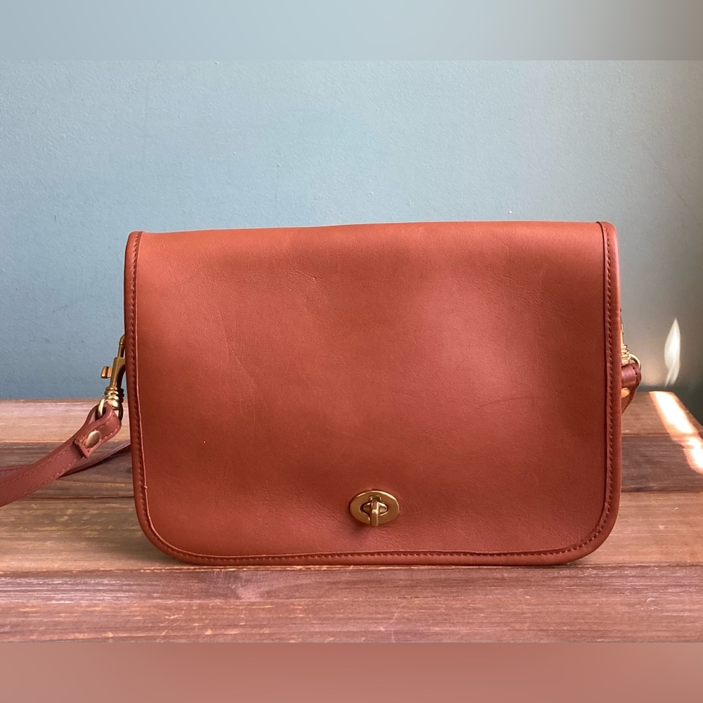 Vintage Hunt Club Leather Turn Lock Flap Bag